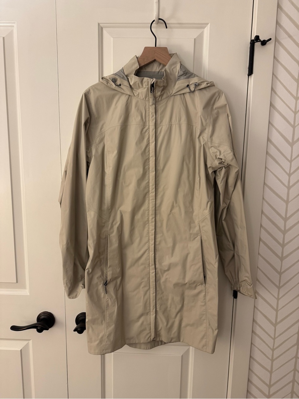 Patagonia Torentshell Women's Light Beige Hooded City Trench Coat